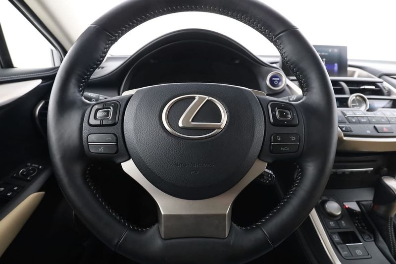 Lexus NX bild 19