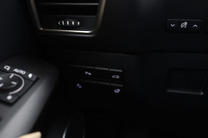 Lexus NX bild 35