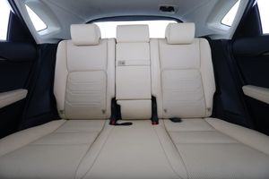Lexus NX bild 16