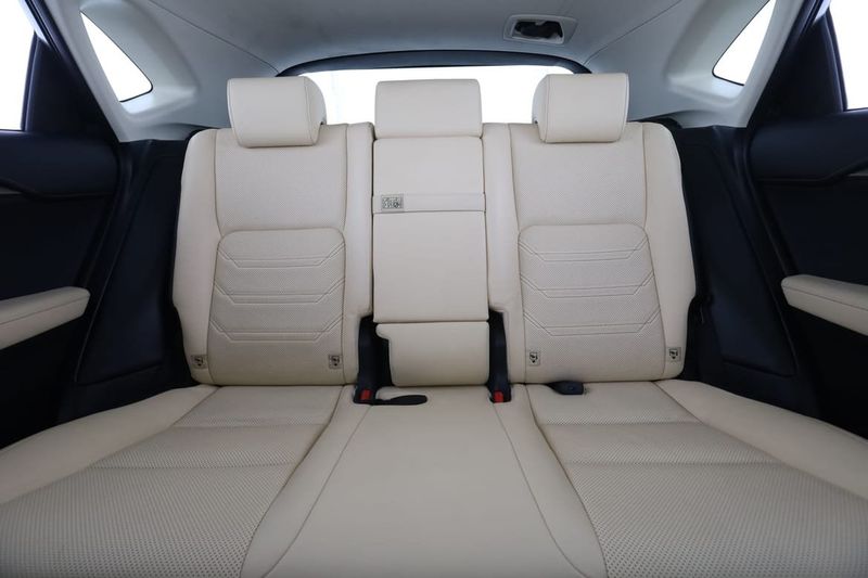 Lexus NX bild 16