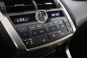 Lexus NX bild 25