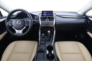 Lexus NX bild 13