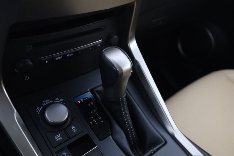 Lexus NX bild 29