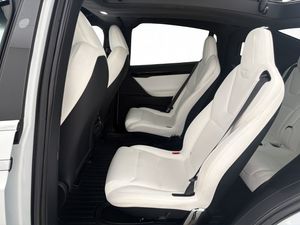 Tesla Model X bild 15