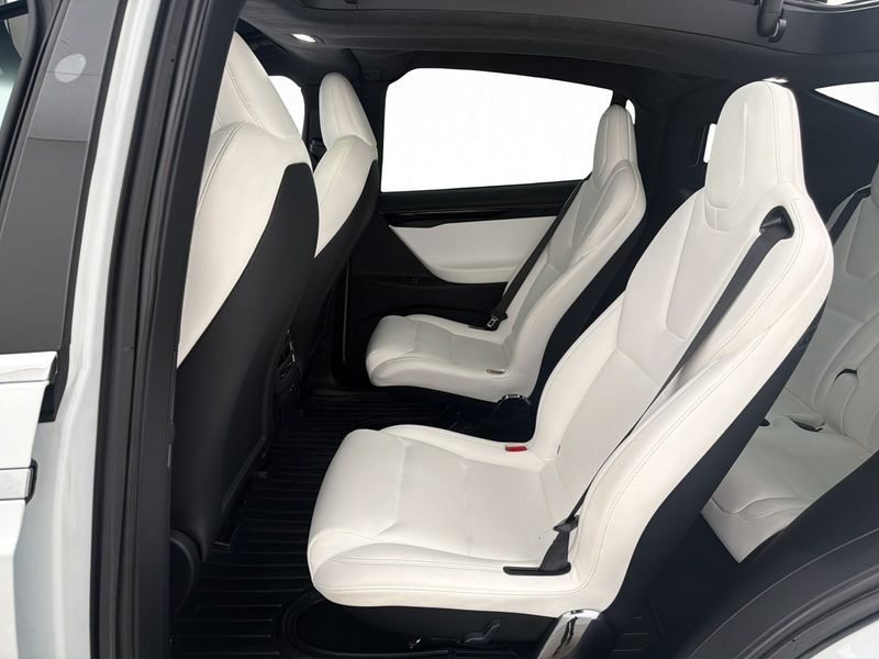 Tesla Model X bild 15