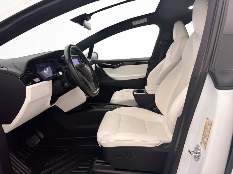 Tesla Model X bild 35