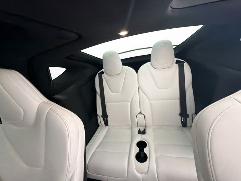 Tesla Model X bild 18