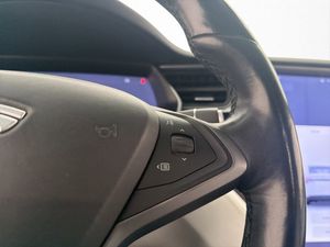 Tesla Model X bild 23