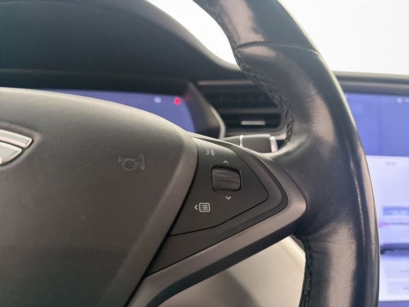 Tesla Model X bild 23