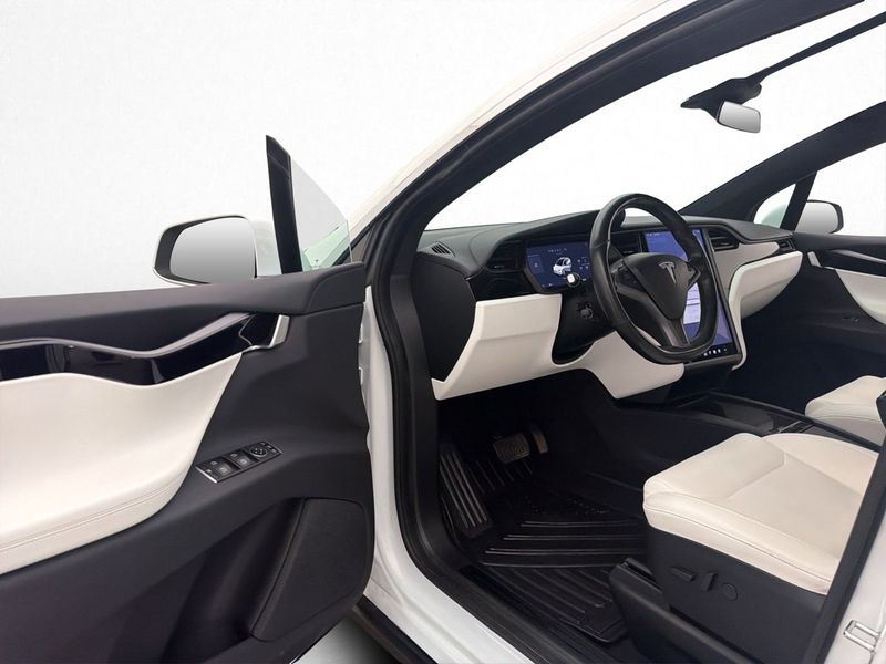 Tesla Model X bild 33