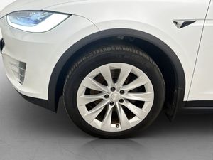 Tesla Model X bild 34