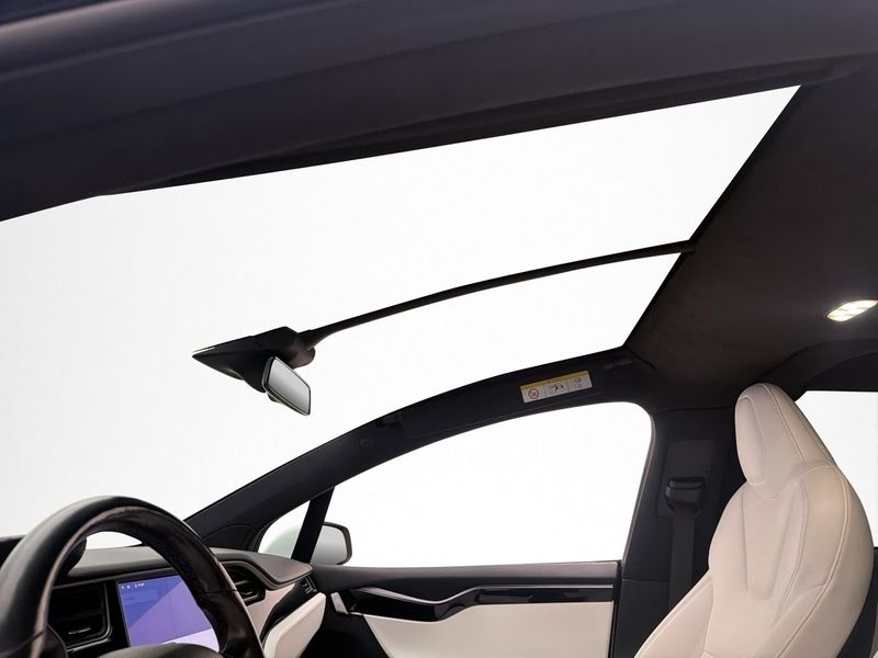Tesla Model X bild 19