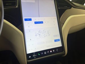 Tesla Model X bild 26