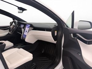 Tesla Model X bild 14