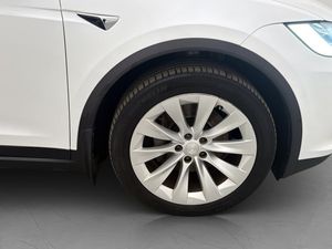 Tesla Model X bild 37