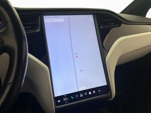 Tesla Model X bild 28