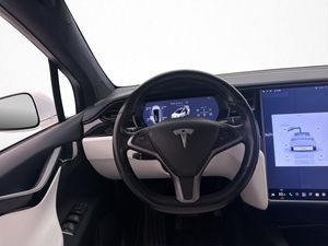 Tesla Model X bild 17