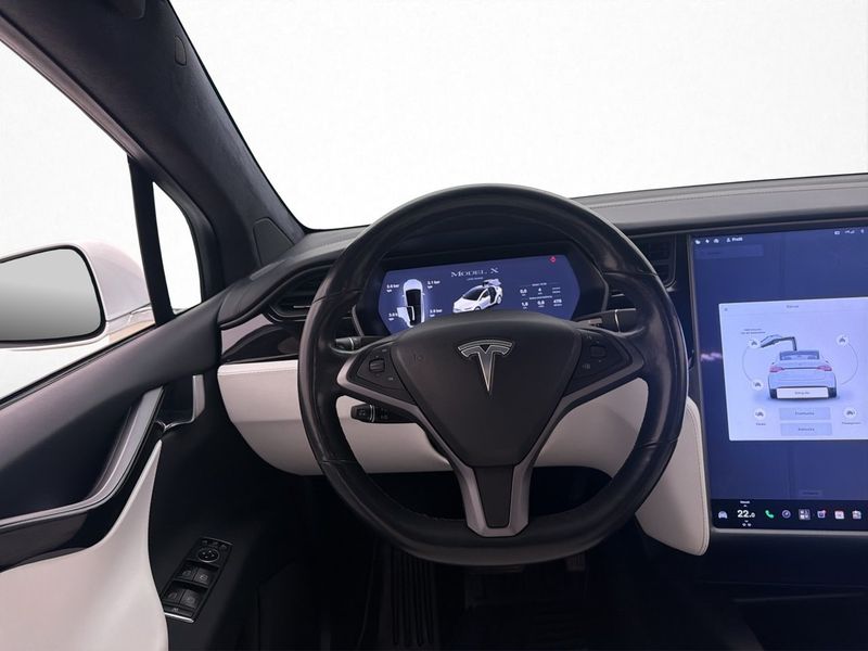 Tesla Model X bild 17