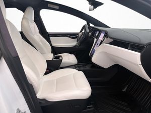 Tesla Model X bild 13