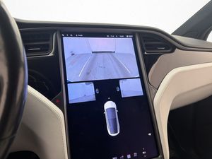Tesla Model X bild 32