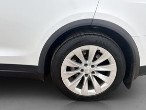 Tesla Model X bild 35