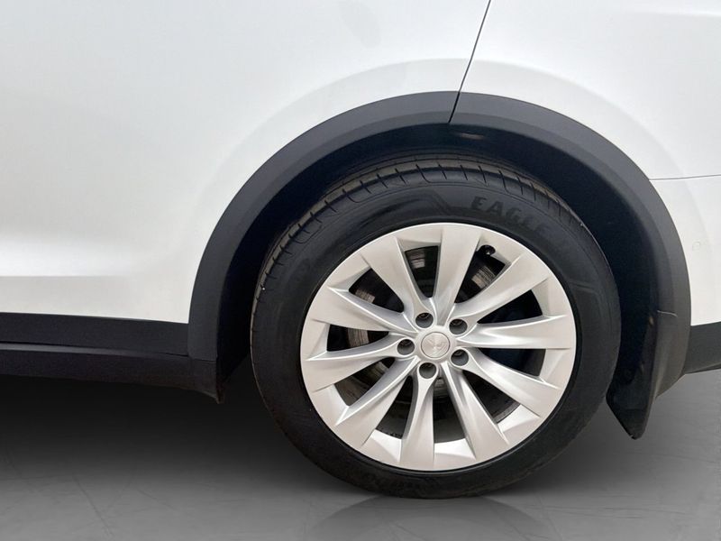 Tesla Model X bild 35