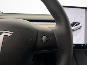 Tesla Model Y bild 33