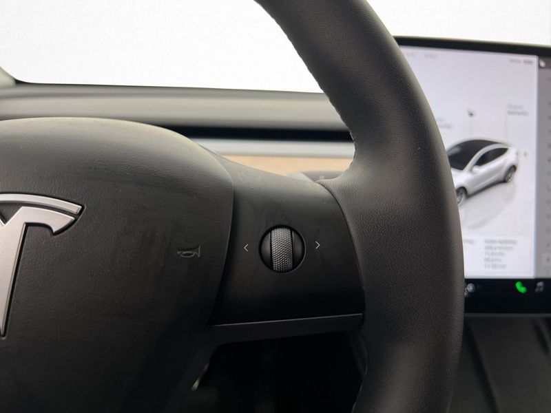Tesla Model Y bild 33