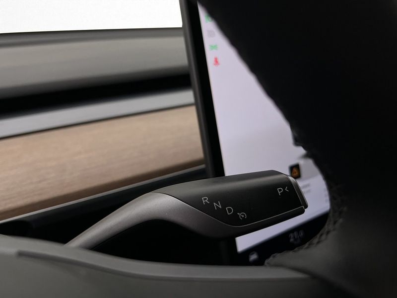 Tesla Model Y bild 25