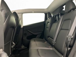 Tesla Model Y bild 19