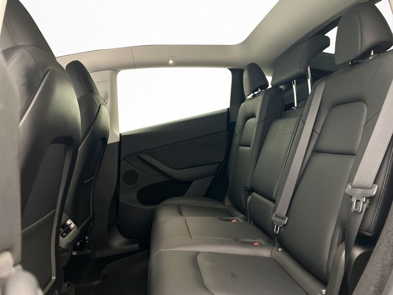 Tesla Model Y bild 19