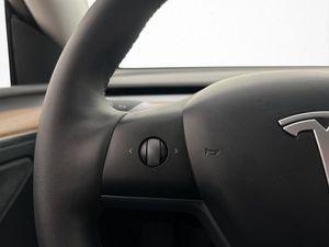 Tesla Model Y bild 34