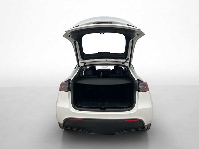 Tesla Model Y bild 17