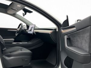 Tesla Model Y bild 16