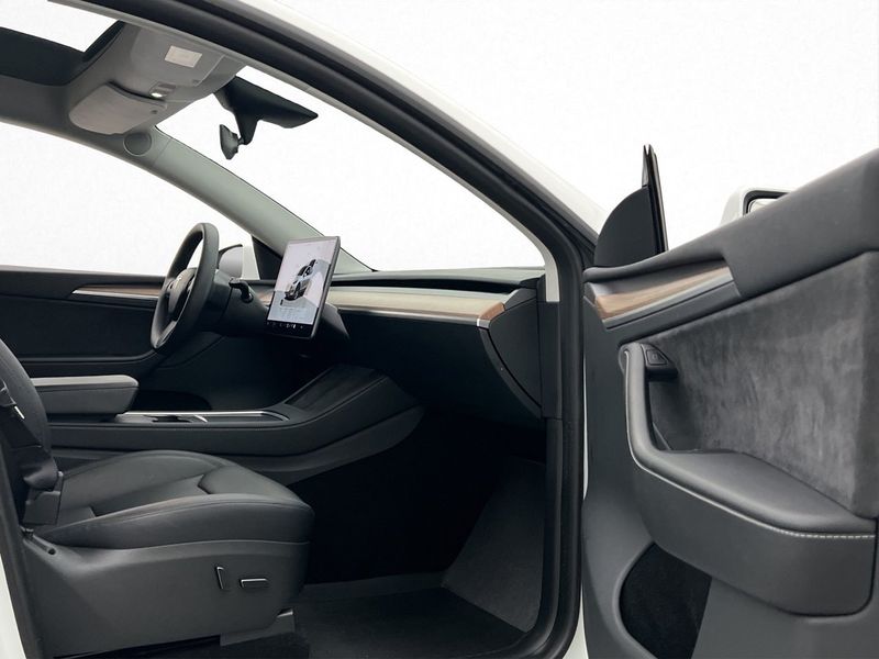 Tesla Model Y bild 16