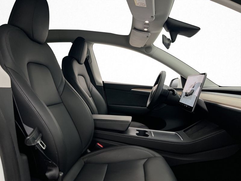 Tesla Model Y bild 15