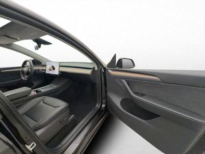 Tesla Model Y bild 17