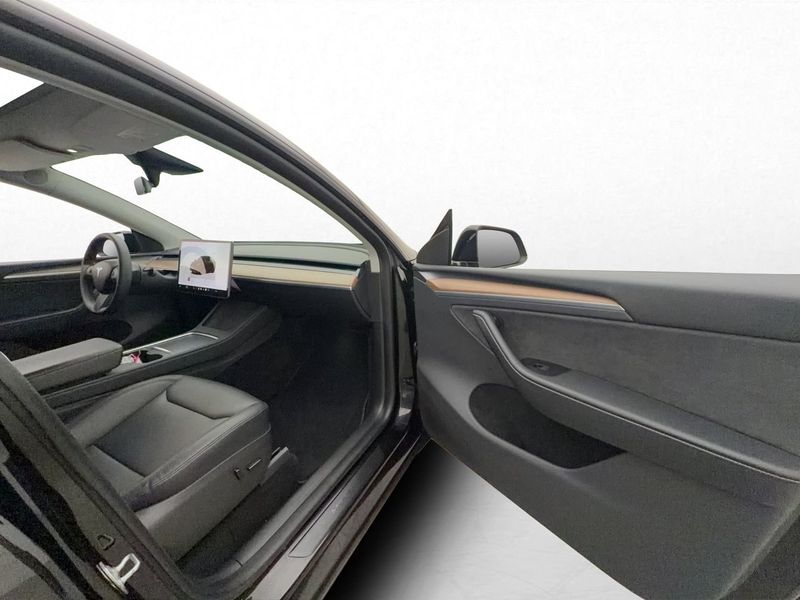 Tesla Model Y bild 17
