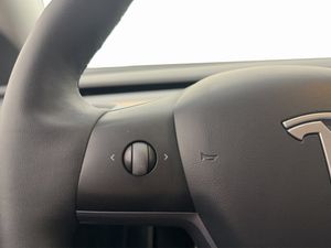 Tesla Model Y bild 20