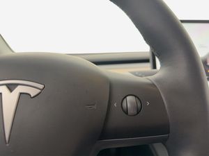 Tesla Model Y bild 21