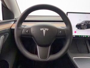 Tesla Model Y bild 15