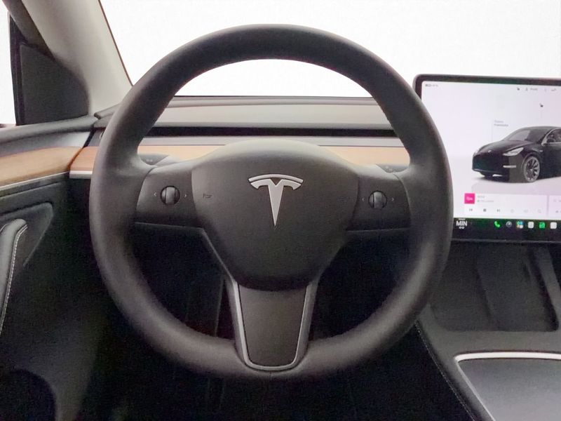 Tesla Model Y bild 15
