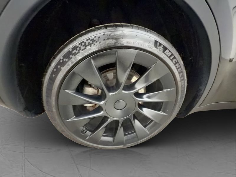 Tesla Model Y bild 36