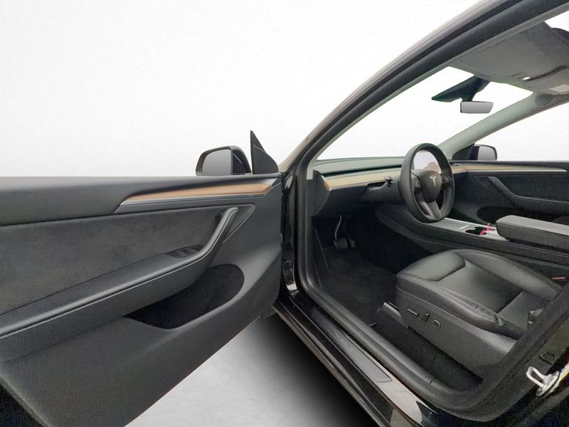 Tesla Model Y bild 12