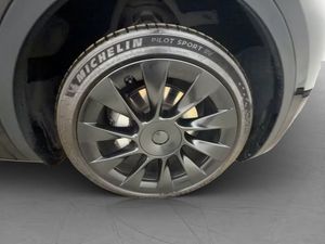 Tesla Model Y bild 34