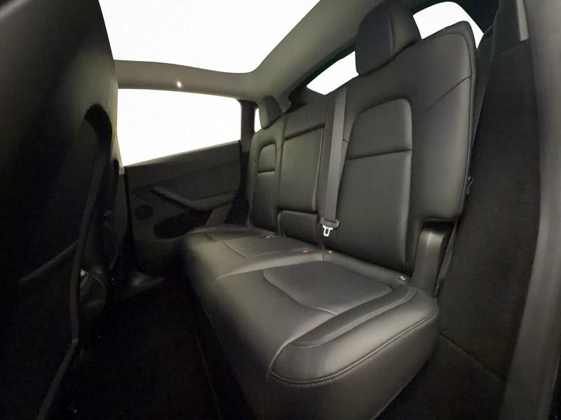 Tesla Model Y bild 18