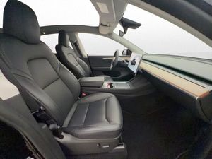 Tesla Model Y bild 16