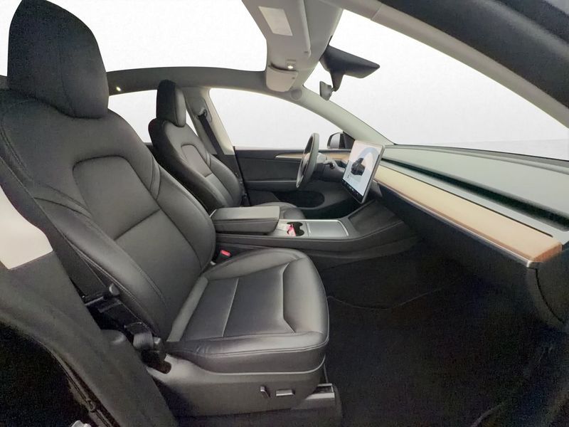 Tesla Model Y bild 16