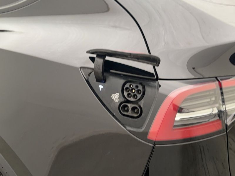 Tesla Model Y bild 32