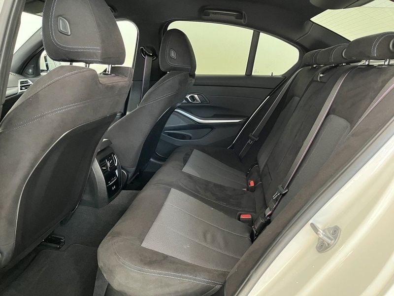 BMW 330 bild 12